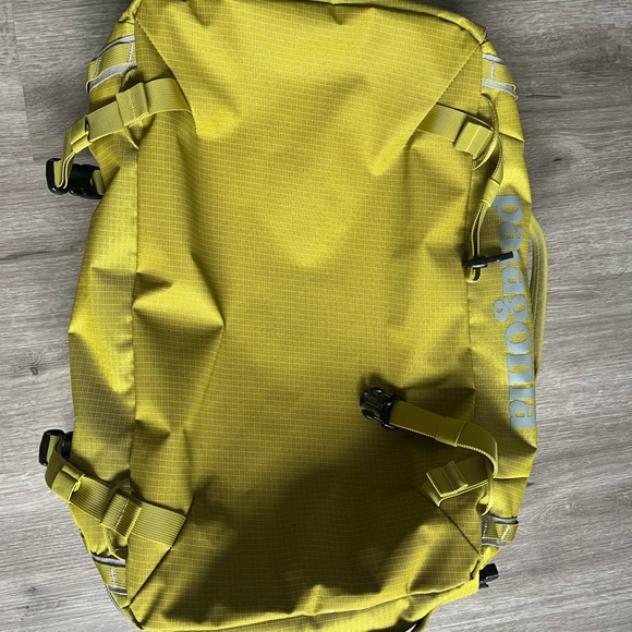 Patagonia Bright Yellow/greenish Travel Bag with Black Details - Picture 1 of 5
